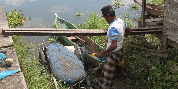 Dauh Alat Pembersih Sisa Pakan Ikan