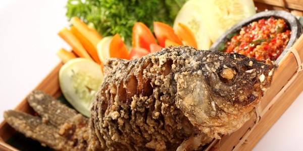 Cara Makan Ikan Tanpa Duri